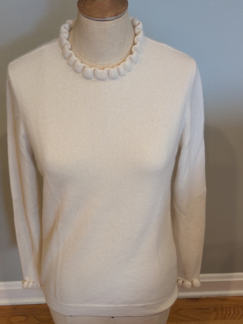 J. McLaughlin Cashmere Cream Ruffle-Trim Crewneck Sweater Medium